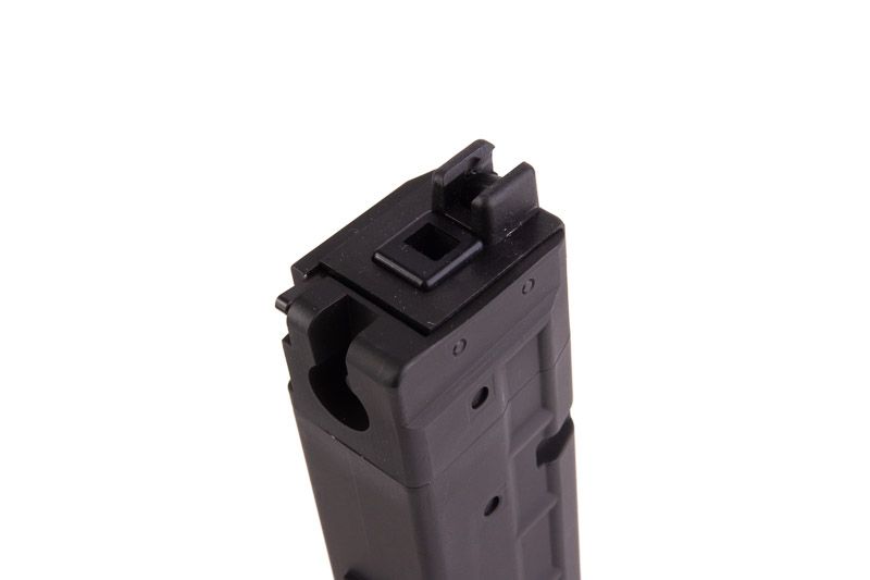 Schwarzes Airsoft-Magazin, Nahaufnahme des oberen Endes mit Patroneneinführung.