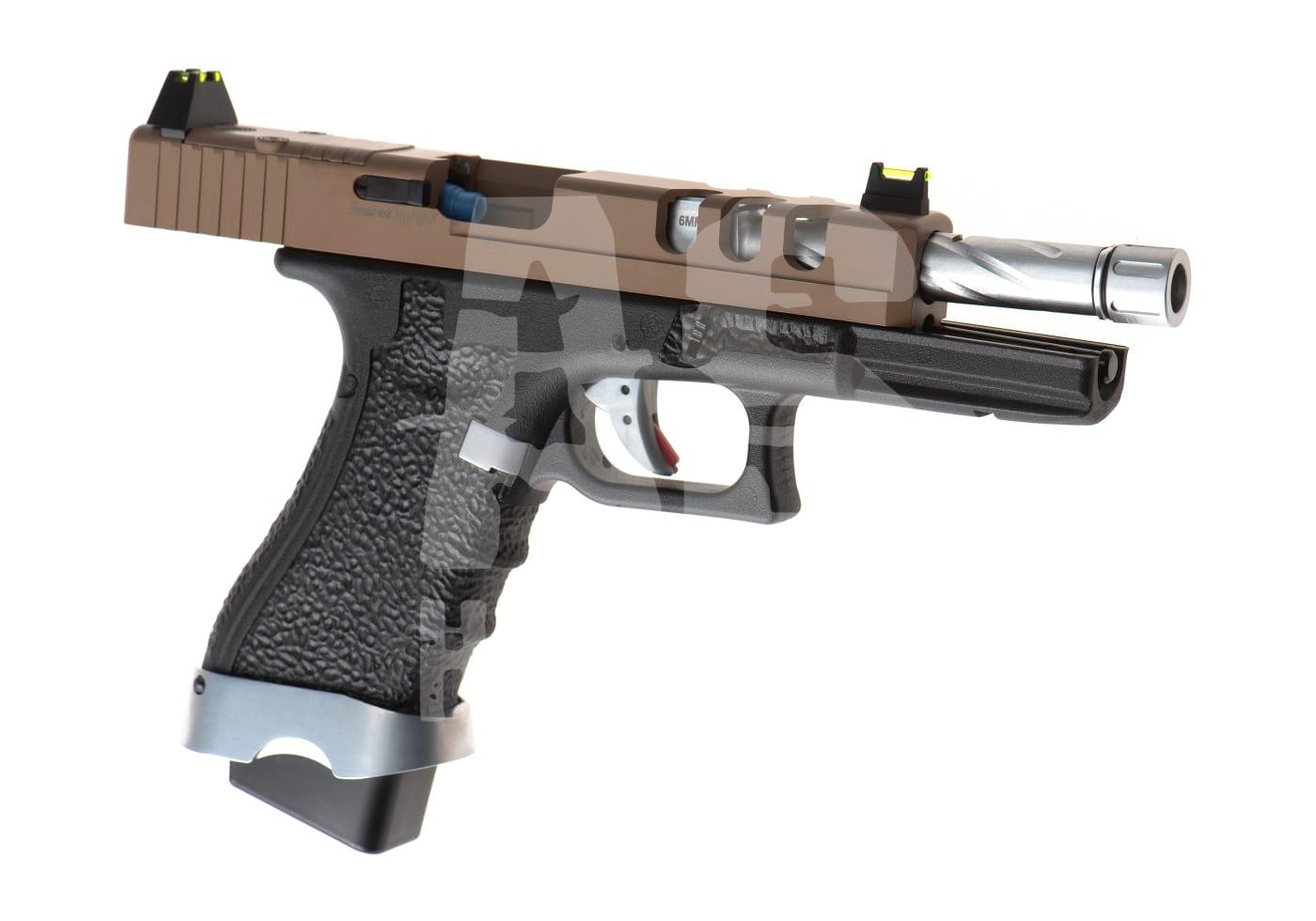 Vorsk EU17 Vented GBB - ab 18 Jahren Airsoft-Pistole mit strukturiertem Griff und silbernem Lauf, braun-schwarzes Design, seitliches Profil.