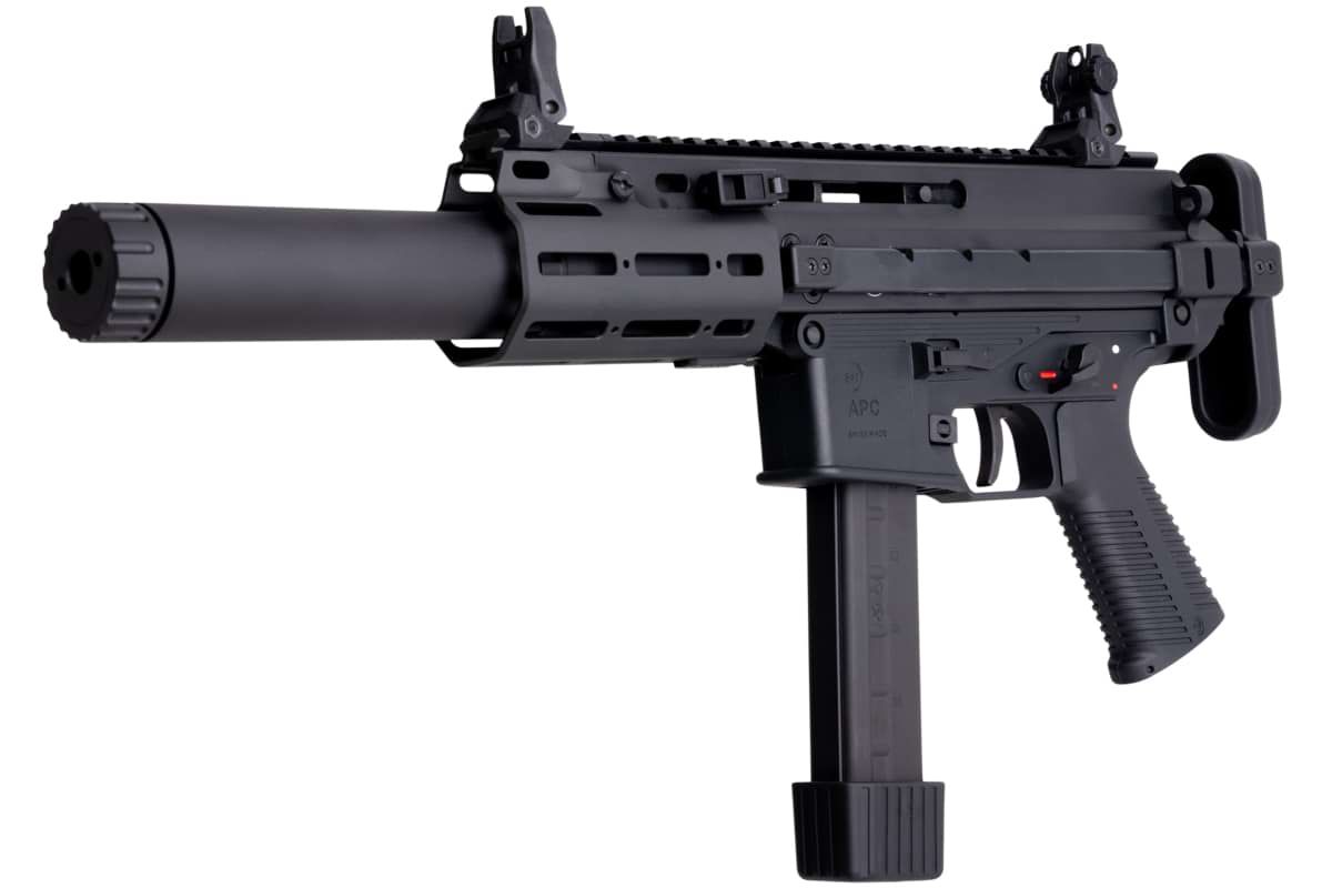 Airsoft-Maschinenpistole mit Schalldämpfer und Klappvisier in schwarzem Design.