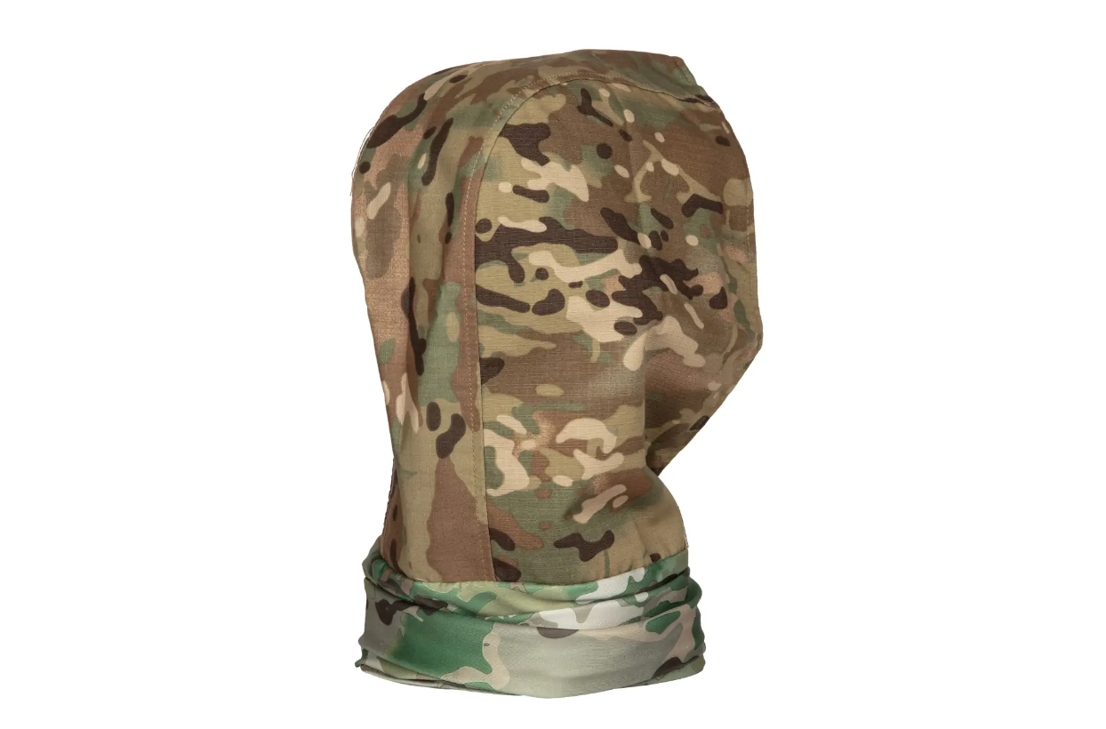 Tarn-Multicam-Schlauchschal für Airsoft, seitliche Ansicht.