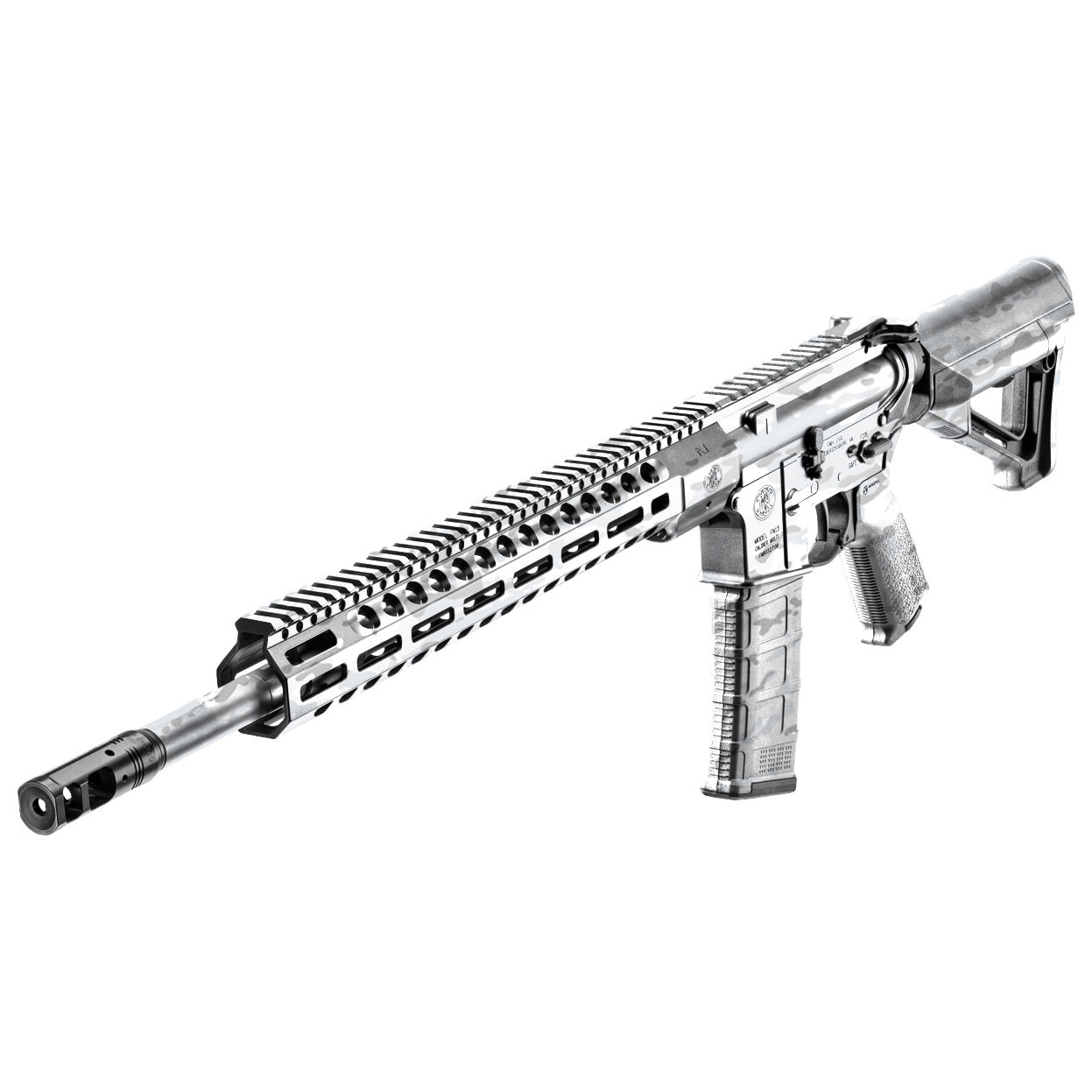 Silbernes Airsoft-Gewehr mit langem Lauf und taktischer Schiene, Magazin sichtbar, auf weißem Hintergrund.