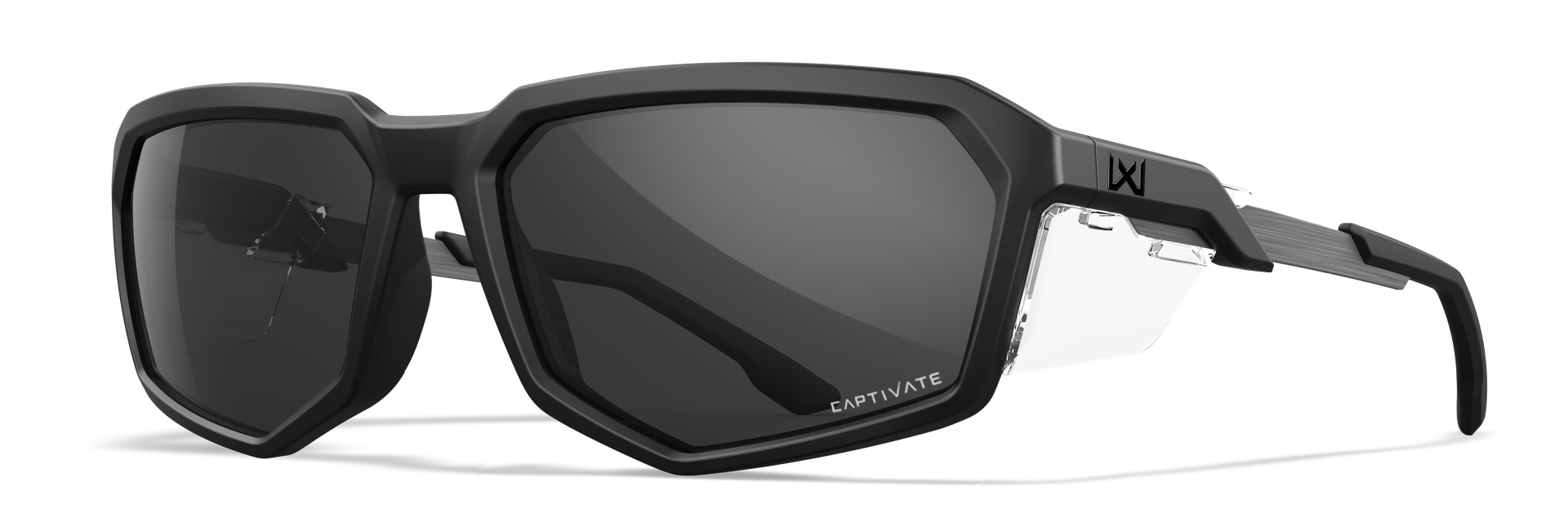 Moderne schwarze Sonnenbrille mit eckigen Gläsern und seitlichem Emblem.